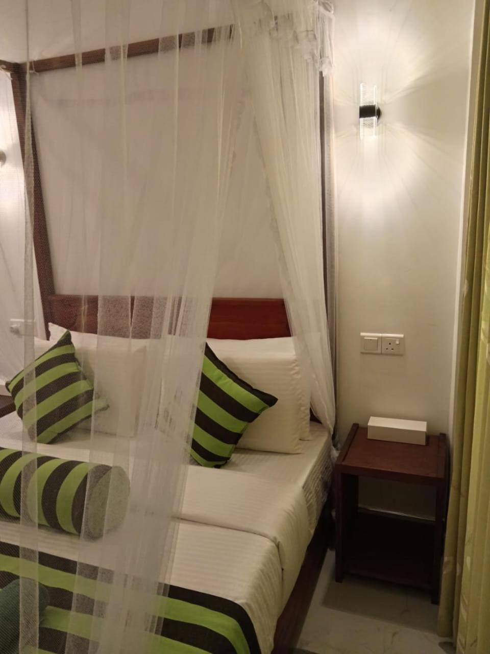 Rich Grove Inn Ella Zewnętrze zdjęcie